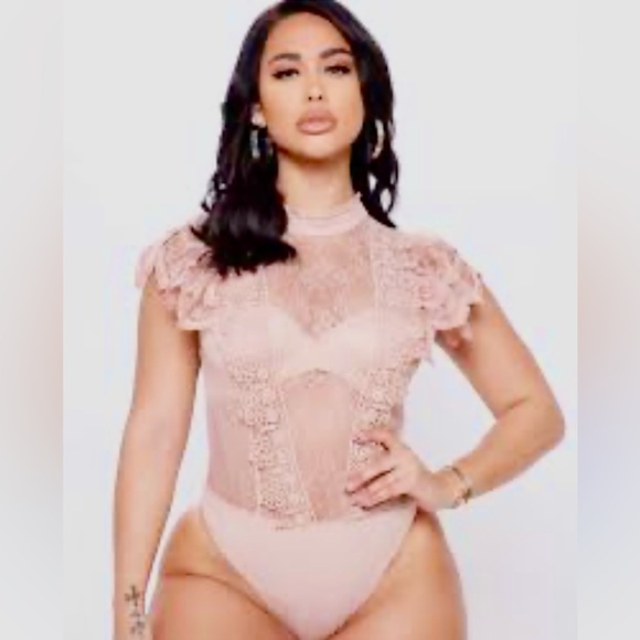 Forever 21 Other - Forever 21 Pale Pink Sleeveless Lace Bodysuit with Button Back NWT